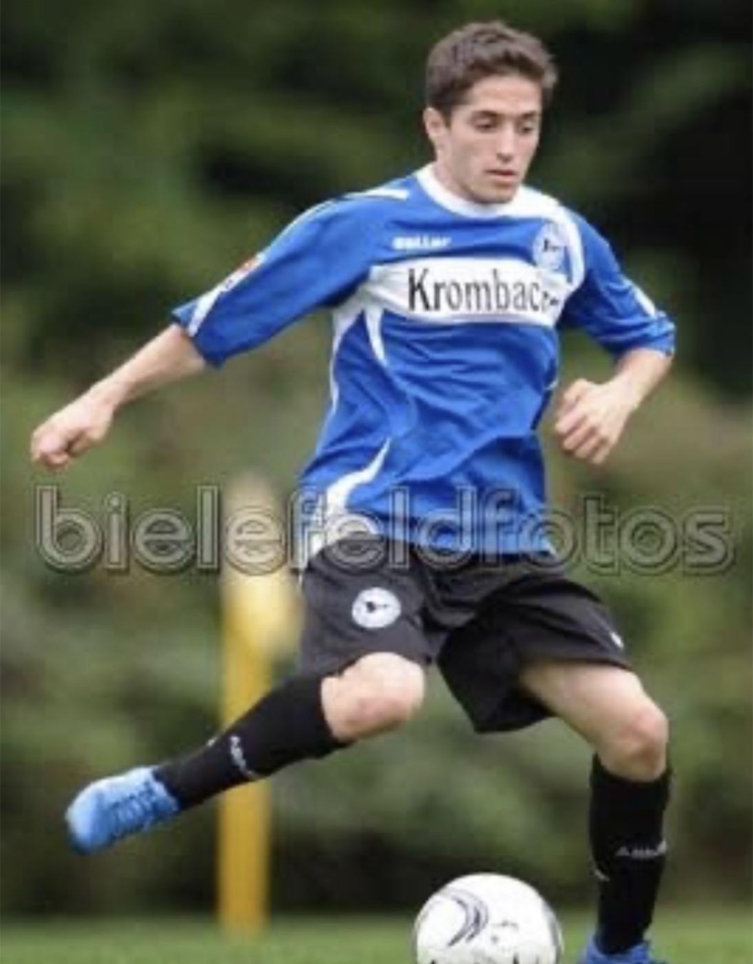 Matt Dallman striking the ball for Arminia Bielefeld