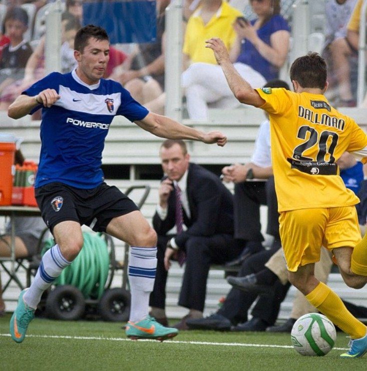 Matt Dallman running with the ball for the Pittsburgh Riverhounds
